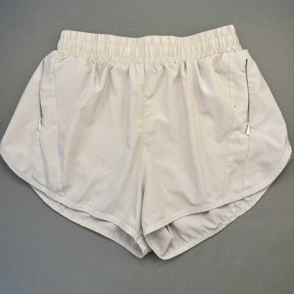 Lululemon Tracker Short‎ V Stone White Lined Size 4 Low-Rise Drawstring *No Tag